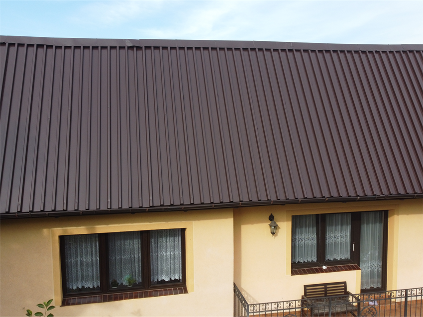 dach z blachy powlekanej